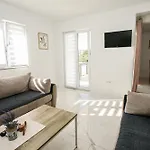 Family-friendly With Swimming Pool - Mulo, Zadar - 24110 *