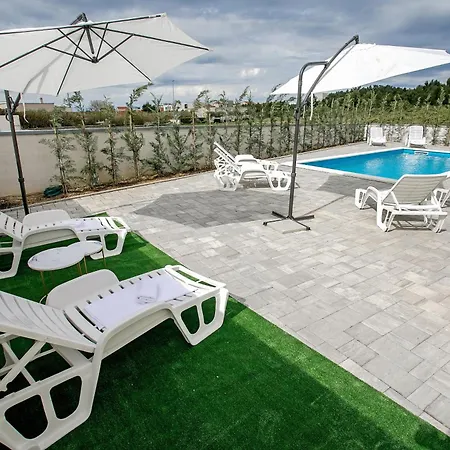Family-friendly With Swimming Pool - Mulo, Zadar - 24110 Apartament *