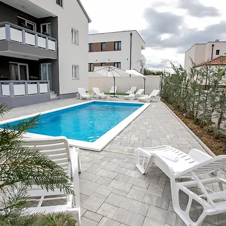 Family-friendly With Swimming Pool - Mulo, Zadar - 24110 * Врси