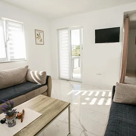 Family-friendly With Swimming Pool - Mulo, Zadar - 24110 *