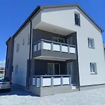 Appartamento Family-friendly With Swimming Pool - Mulo, Zadar - 24110 Vrsi