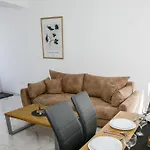 Family-friendly With Swimming Pool - Mulo, Zadar - 24110 Apartment Vrsi