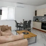 Family-friendly With Swimming Pool - Mulo, Zadar - 24110 Vrsi