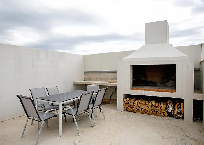 Family-friendly With Swimming Pool - Mulo, Zadar - 24110 Apartment Vrsi