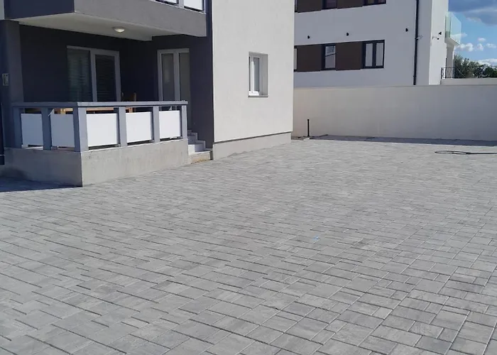 Family-friendly With Swimming Pool - Mulo, Zadar - 24110 Apartment