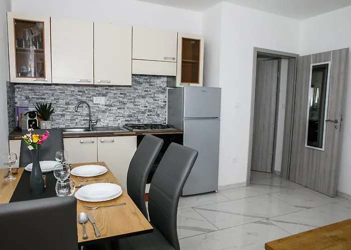 Family-friendly With Swimming Pool - Mulo, Zadar - 24110 Apartment *